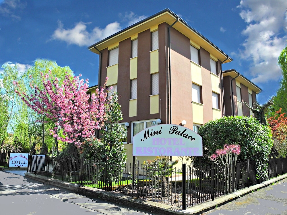 B&B Mini Palace