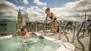 Outdoor spa bath