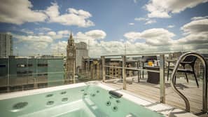 Outdoor spa bath