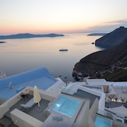 Top 10 Honeymoon Hotels Resorts In Santorini 75