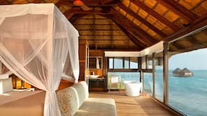 Literie hypoallergénique, minibar, coffre-forts dans les chambres
