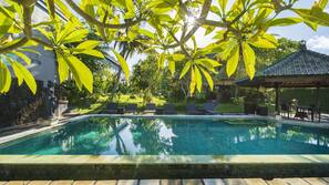 2 outdoor pools, open 7:00 AM to 9:00 PM, free pool cabanas