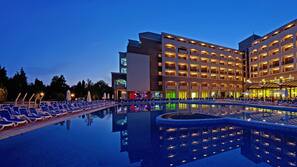 Indoor pool, 3 outdoor pools, pool umbrellas