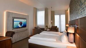 Allergikerbettwaren, Minibar, Zimmersafe, Schreibtisch