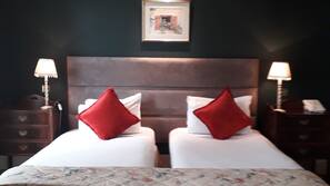 Individually decorated, iron/ironing board, free WiFi, linens