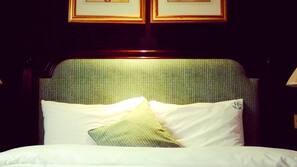 Individually decorated, iron/ironing board, free WiFi, linens