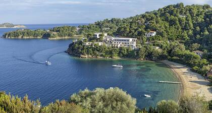 Cape Kanapitsa Hotel & Suites