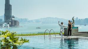 2 outdoor pools, pool loungers
