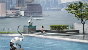 2 outdoor pools, pool loungers