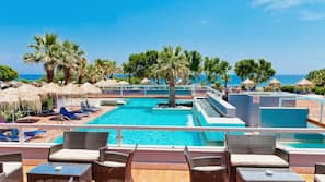 Piscina coperta, 2 piscine all'aperto, cabine incluse nel prezzo