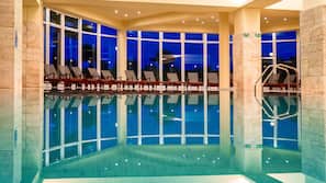 Piscina coperta, 2 piscine all'aperto, cabine incluse nel prezzo