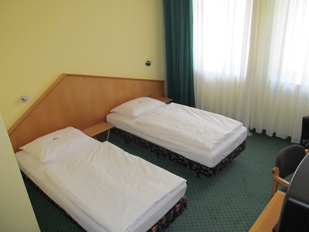Hotel A2 In Genthin Germany Expedia - 