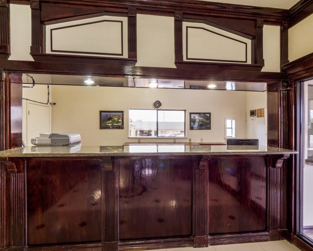 Rodeway Inn Near Choke Canyon South Shore In Three Rivers Cheap