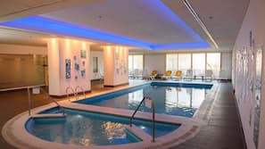 Indoor pool, sun loungers