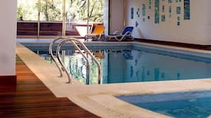 Indoor pool, sun loungers
