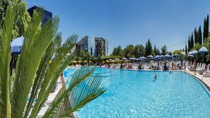 Piscine couverte, piscine extérieure