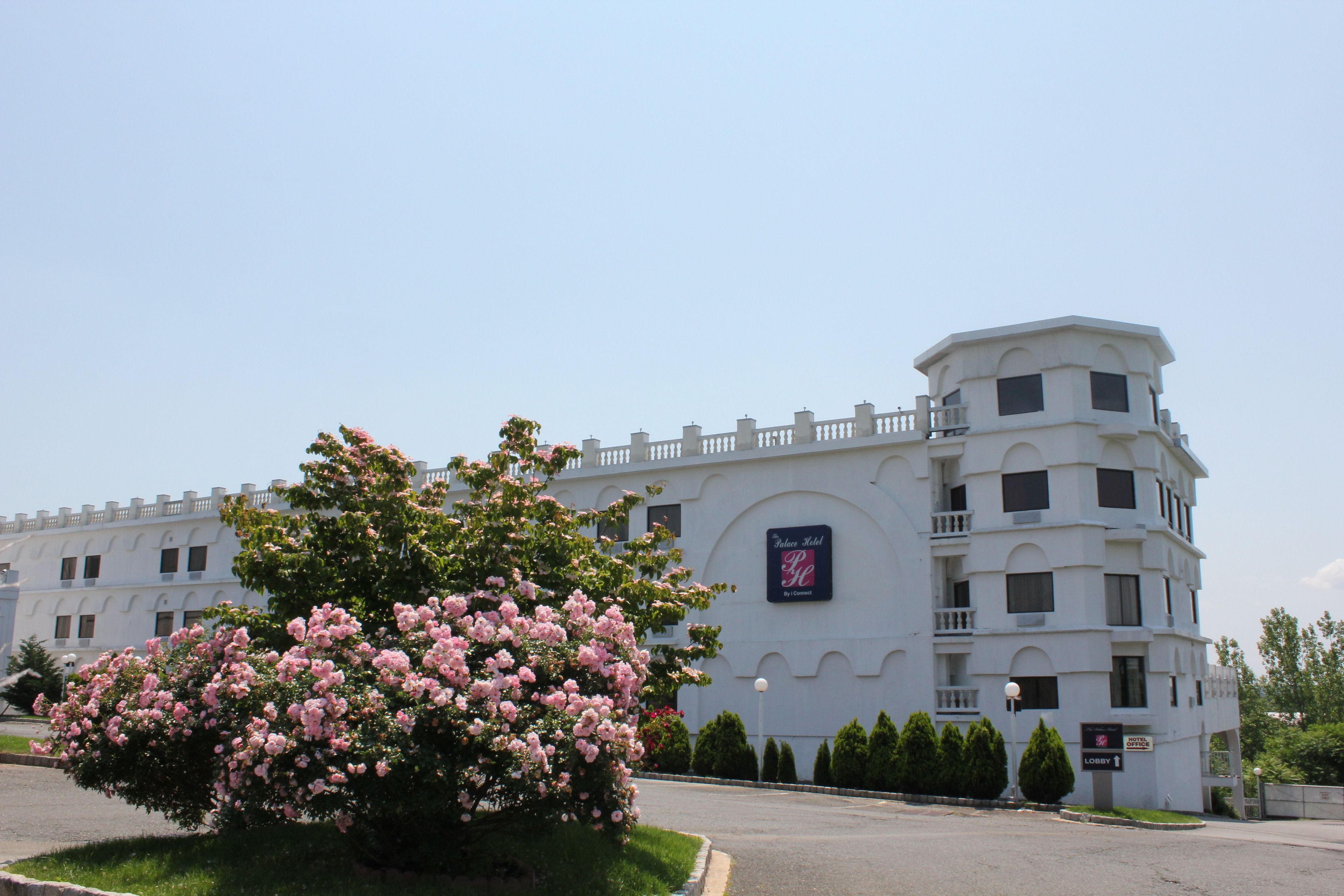 Raritan Hotel in Somerset, United States