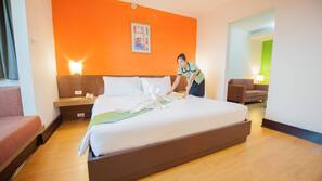 Minibar, in-room safe, desk, iron/ironing board