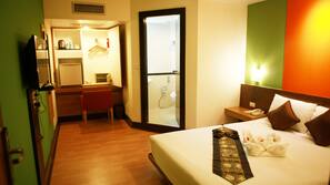 Minibar, in-room safe, desk, iron/ironing board