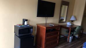 Blackout curtains, free WiFi, linens, alarm clocks