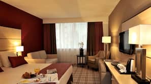Minibar, in-room safe, desk, iron/ironing board