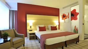 Minibar, in-room safe, desk, iron/ironing board