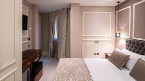 Minibar, in-room safe, desk, laptop workspace