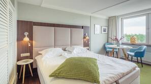 Premium bedding, in-room safe, desk, laptop workspace