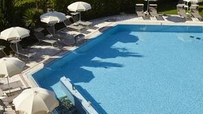 Piscina coperta, piscina all'aperto