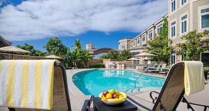 West Inn & Suites