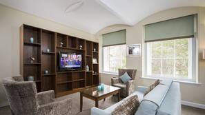 Desk, iron/ironing board, cots/infant beds, free WiFi