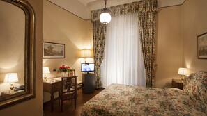 Minibar, una cassaforte in camera, ferro/asse da stiro, Wi-Fi gratuito