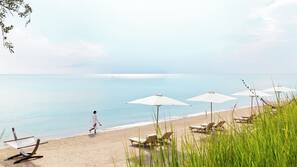 Private beach, sun-loungers, beach umbrellas, beach towels