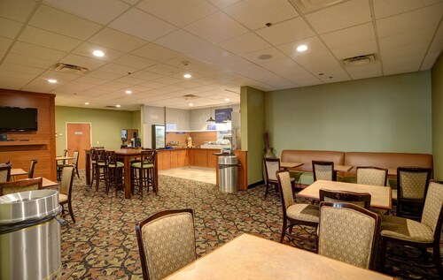 Hotels Near Regency Furniture Stadium Waldorf Find Cheap 53