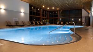 Indoor pool, pool loungers