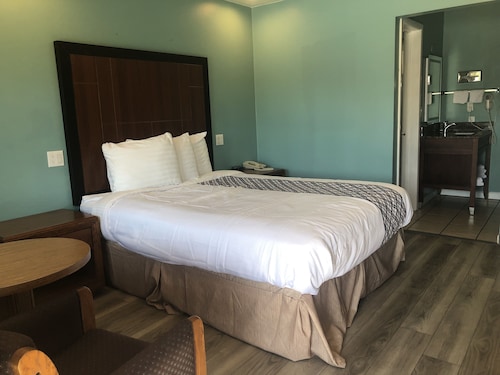 grants pass hotels pet friendly