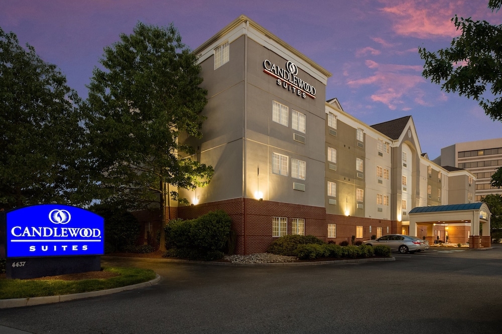 Candlewood Suites Virginia Beach Town Center An Ihg Hotel In Virginia Beach Hotel Rates Reviews On Orbitz