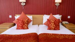 Iron/ironing board, linens, wheelchair access