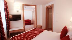 Premium bedding, pillowtop beds, minibar, in-room safe