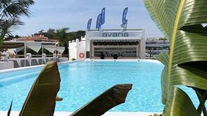 2 piscinas al aire libre, tumbonas