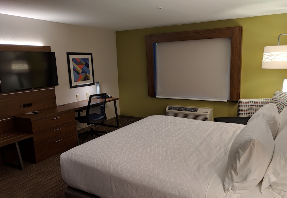 Room, Holiday Inn Express & Suites Claypool Hill (Richlands Area), an IHG Hotel