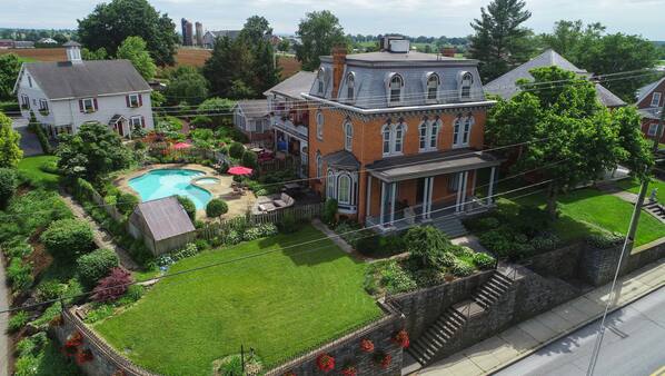 Greystone Manor Inn B&B in Lancaster, PA | Expedia
