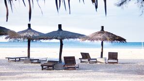 Privatstrand in der Nähe, weißer Sandstrand