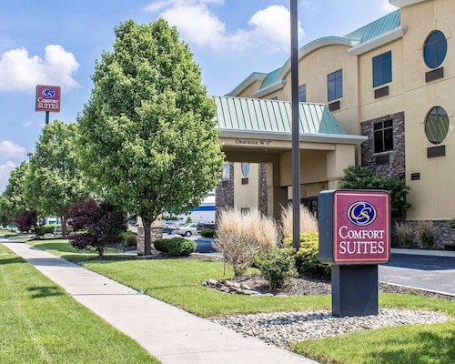 Great Place to stay Comfort Suites Perrysburg - Toledo South near Perrysburg 