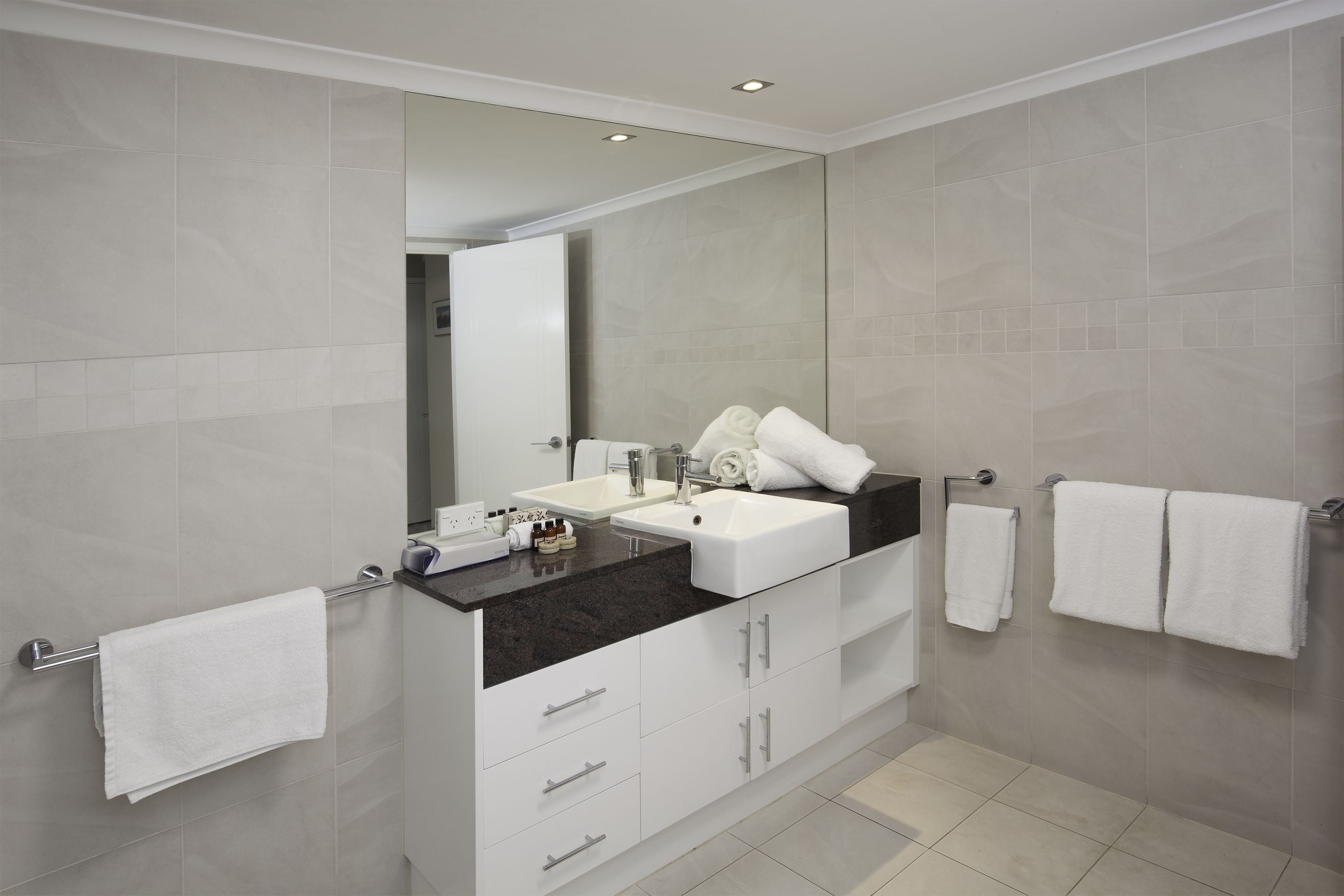 Waters Edge Apartments Cairns