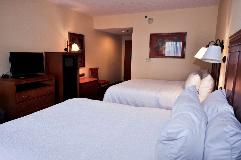 Hampton Inn & Suites Louisville East