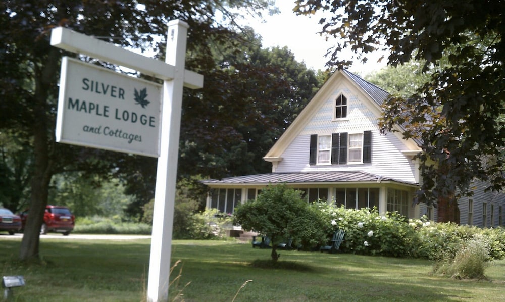Silver Maple Lodge & Cottages in Fairlee, United States