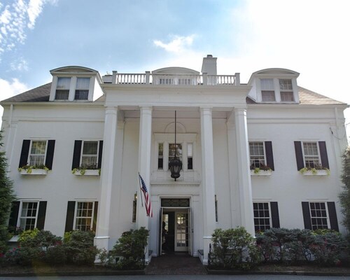 Hotels Near Van Cortlandt Manor White Plains Find 63 Hotel Deals Travelocity