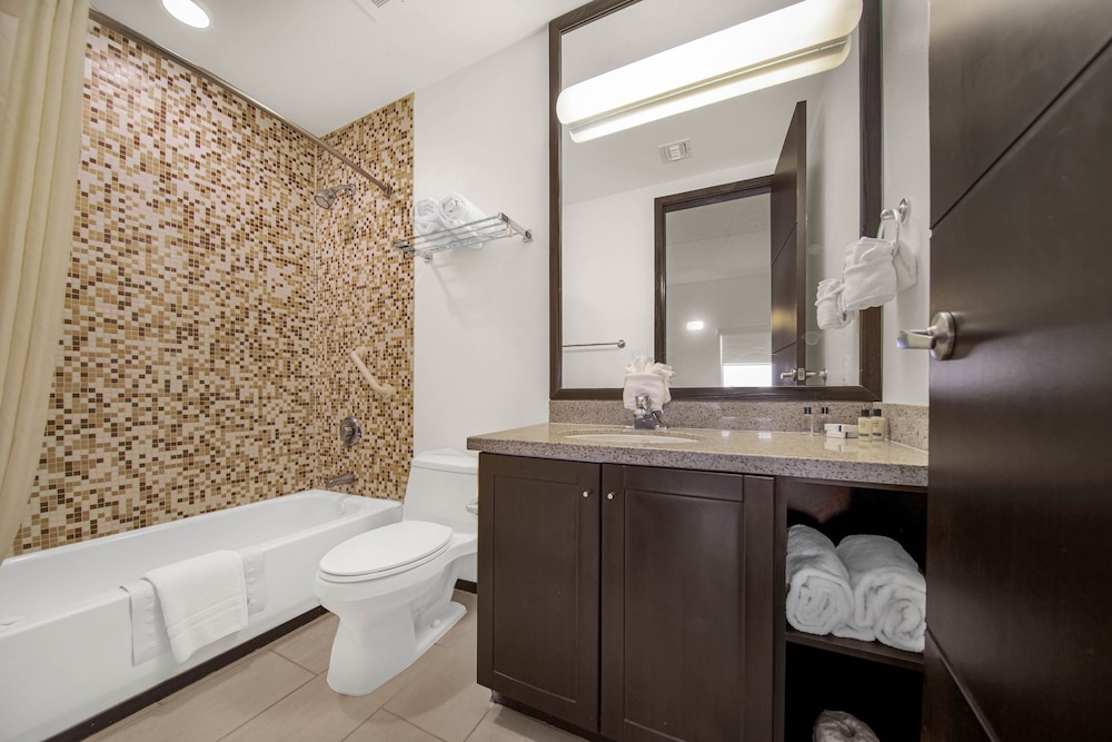 Bathroom, Peninsula Island Resort & Spa