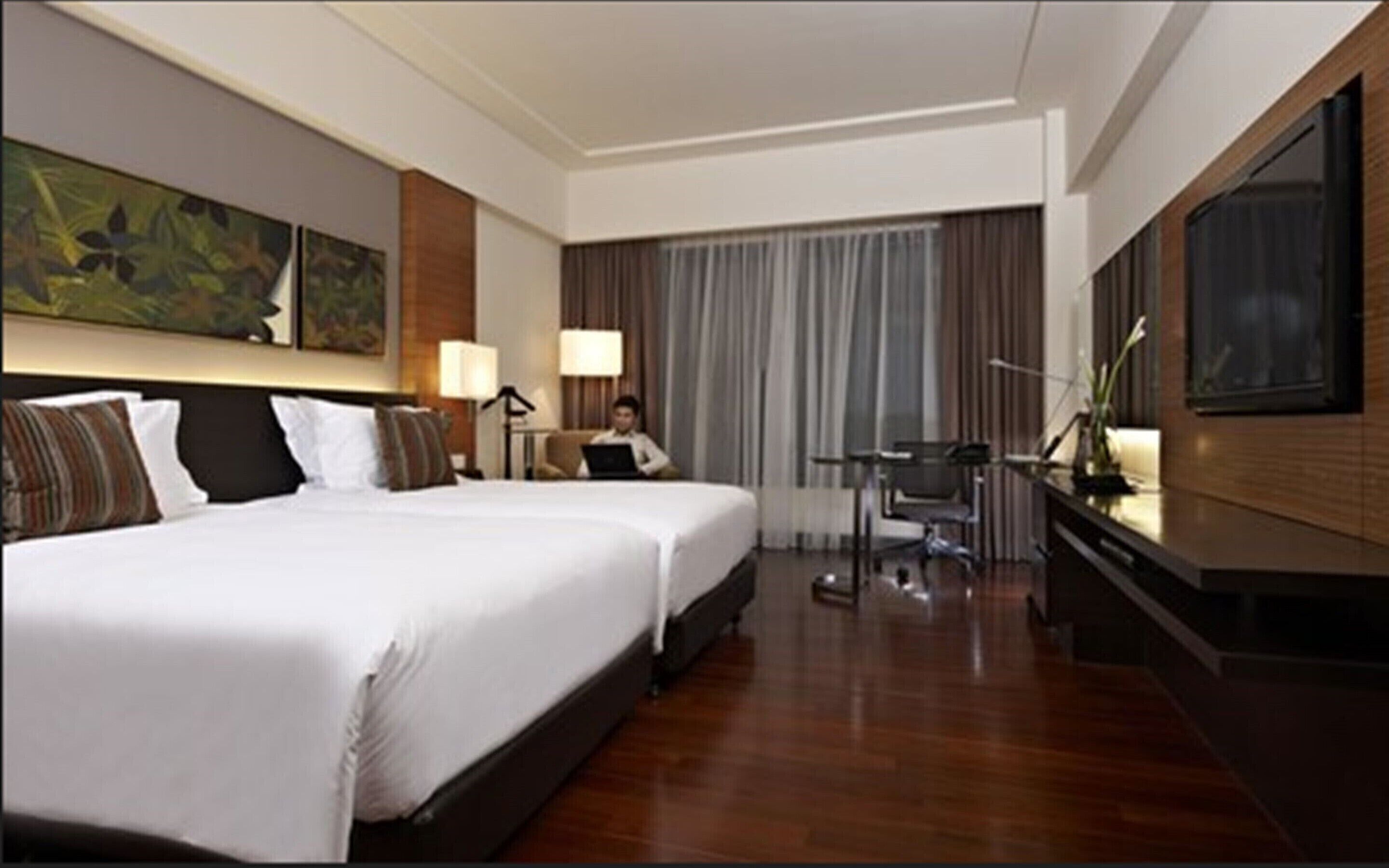 Impiana Klcc Hotel In Kuala Lumpur Malaysia Expedia